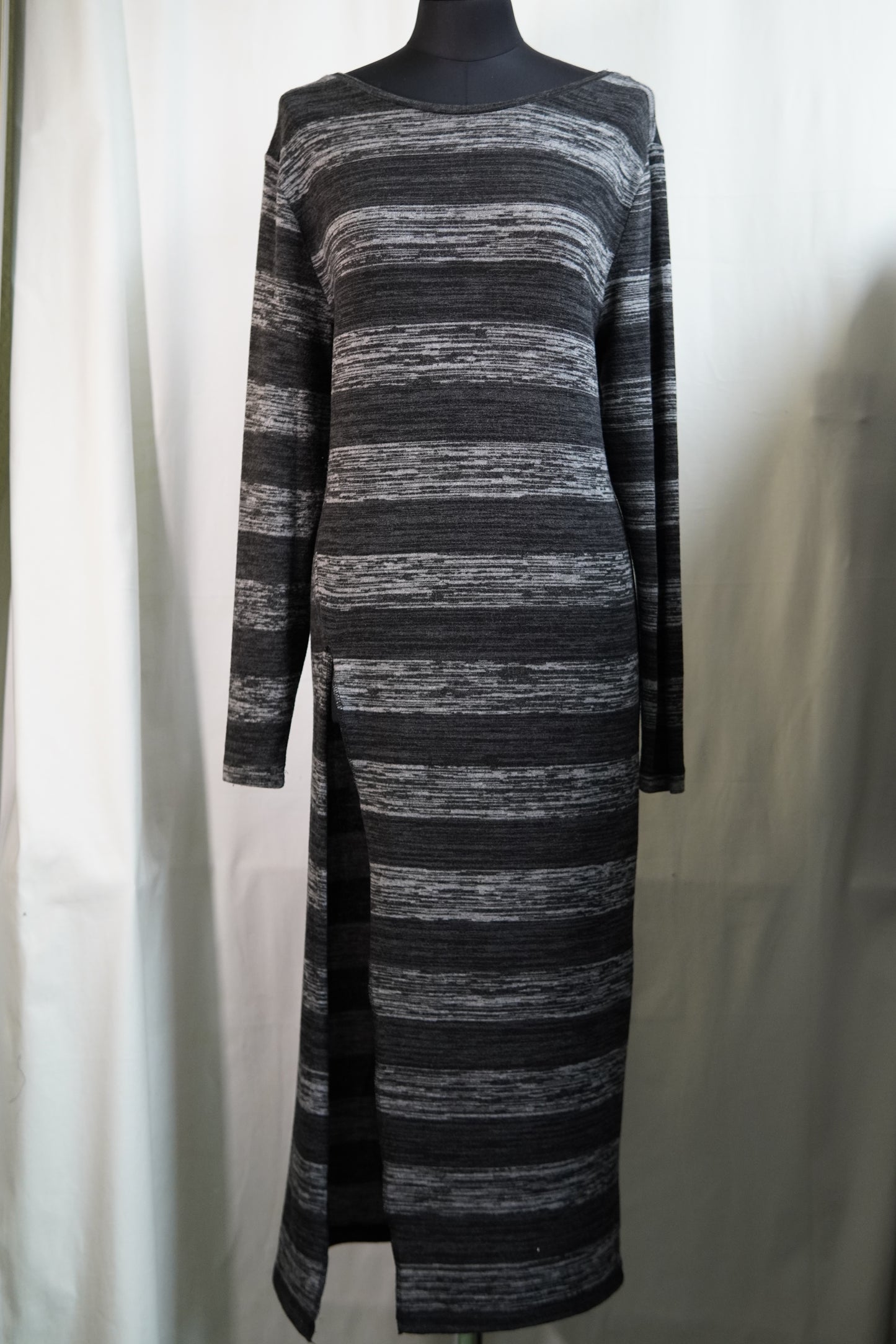 2.Hand Größe M langes Strickkleid