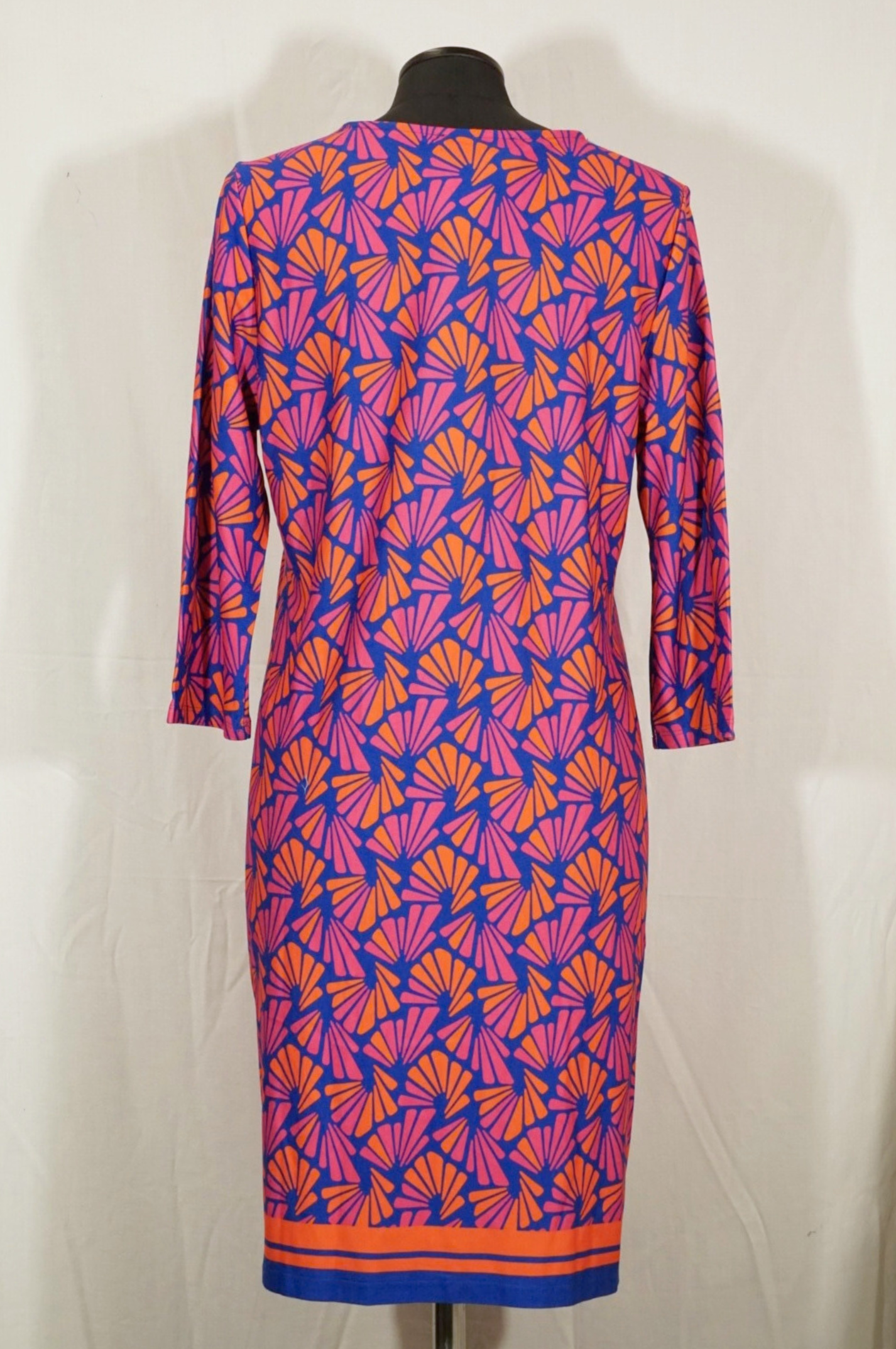 2. Hand Blau, pink, orange Damenkleid