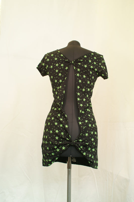 2.Hand Größe L (wie M) schwarzes Kleid mit grünen Sternen