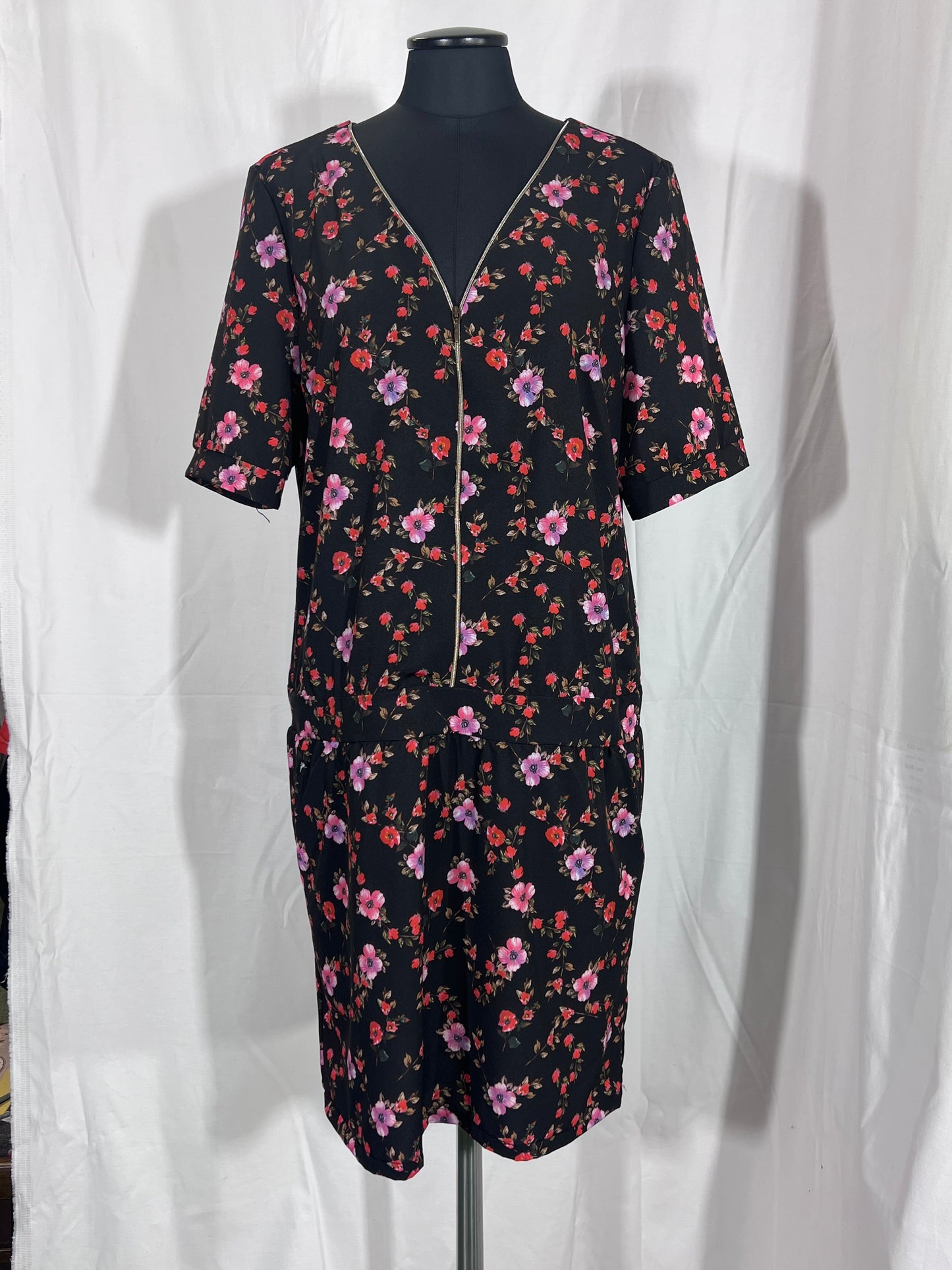 2. Hand Größe M Langes Kurz Arm Kleid Rosa Rote Blumen