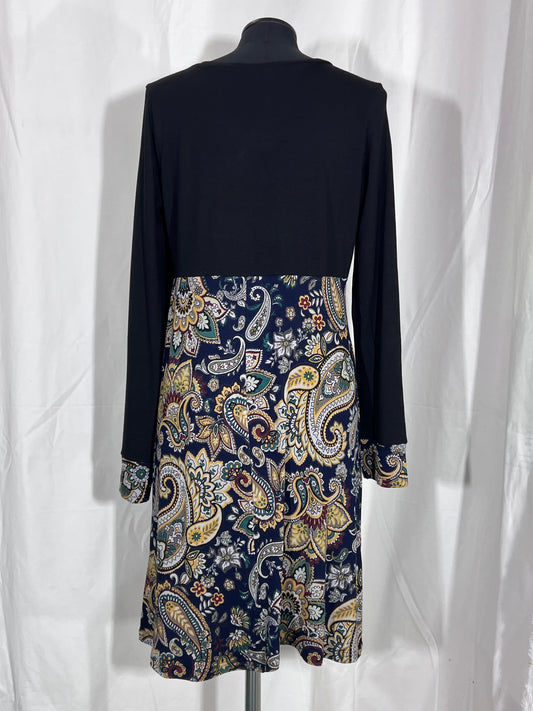 2. Hand Größe 4XL Langarm Kleid mit ortientalischen Mustern am Rock