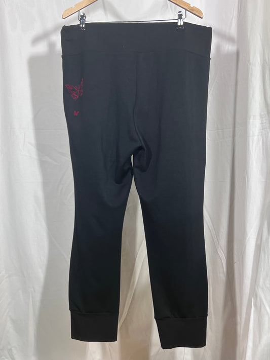 2. Hand Größe 3XL Schwarze Hose mit roten Schmetterlingen