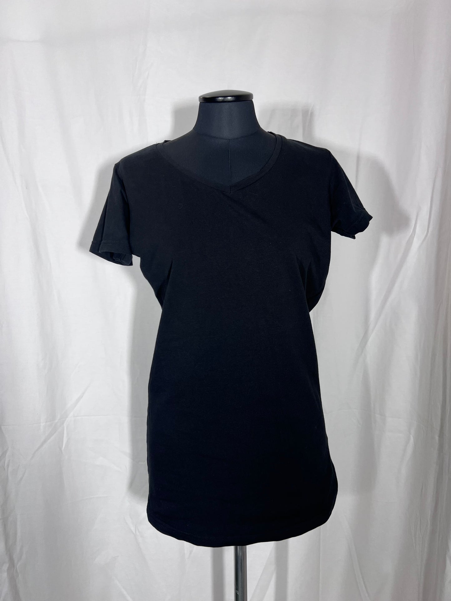 2. Hand Größe M schwarzes Shirt