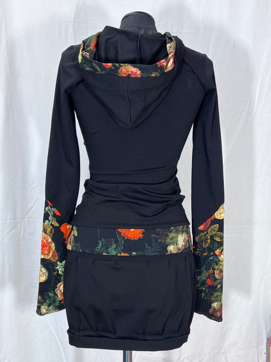 2. Hand Größe XXS schwarzes Kaputzen Kleid mit Mustern