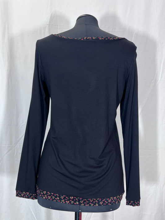 2. Hand Größe S schwarzes langarm Shirt mit Blümchen