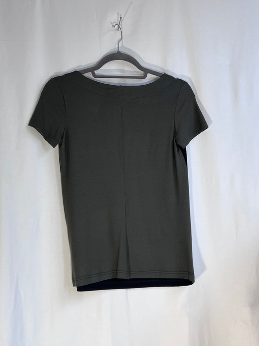 2. Hand Größe XS schwarz grünes T-Shirt