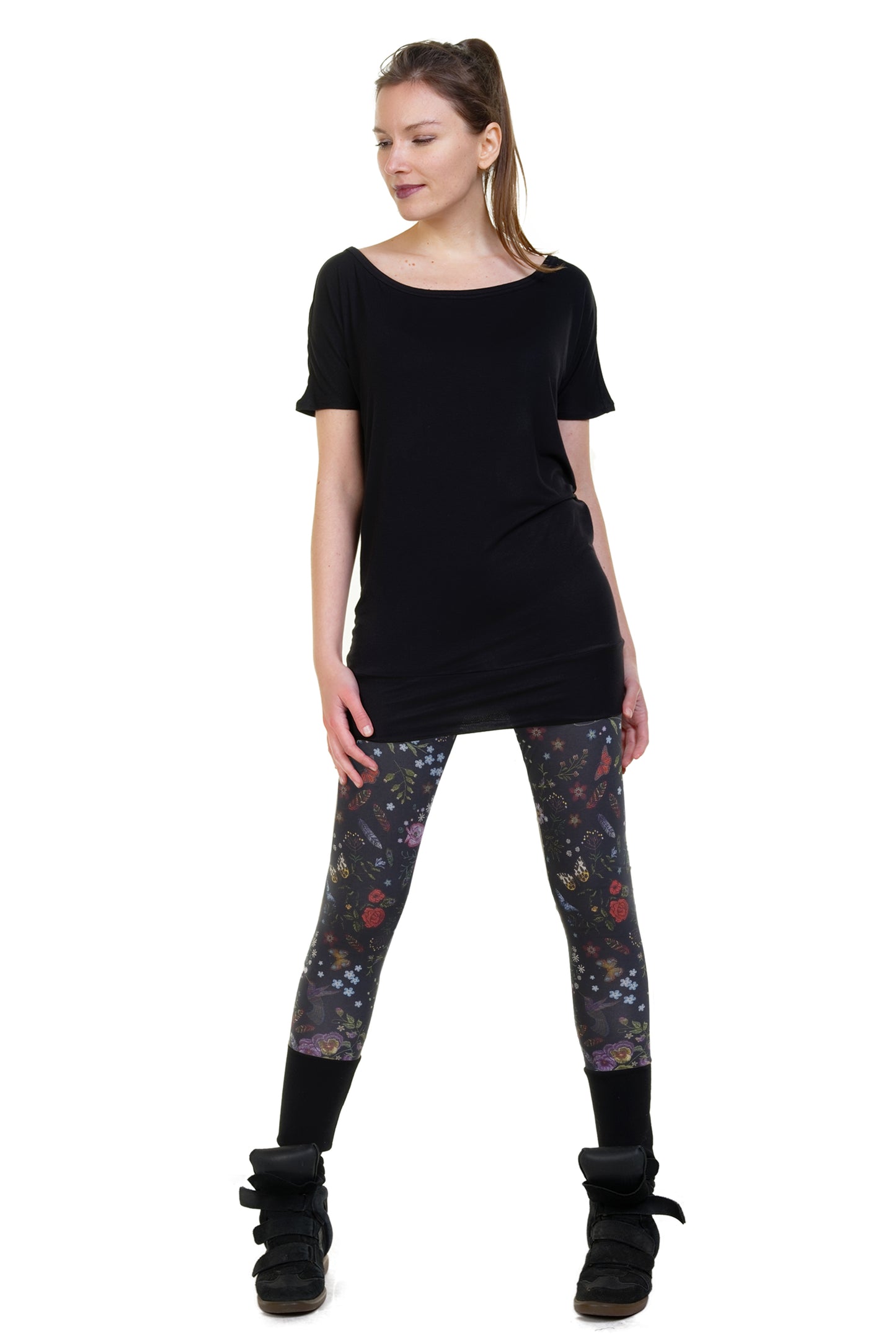 Robe courte de couleur foncée