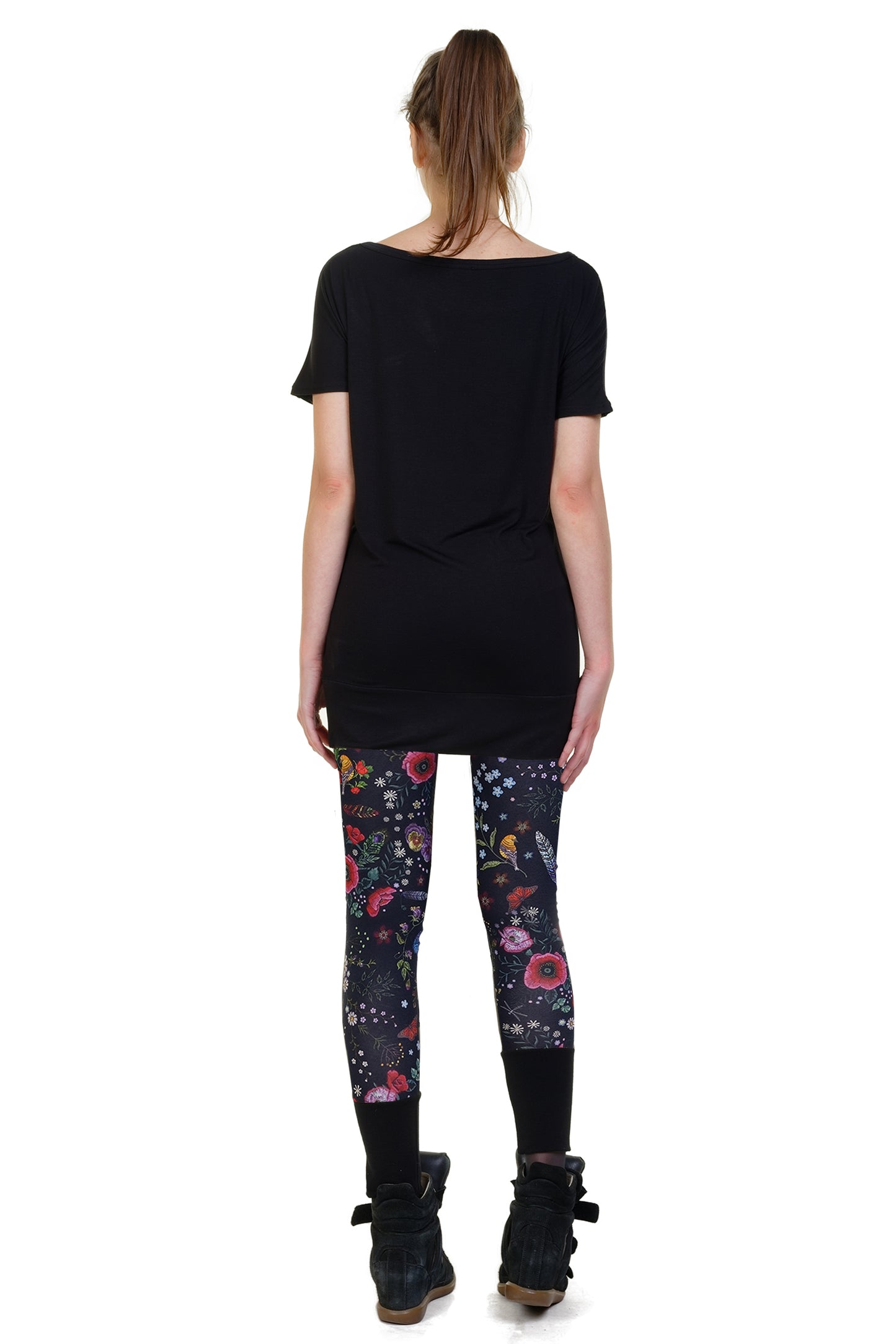 Robe courte de couleur foncée