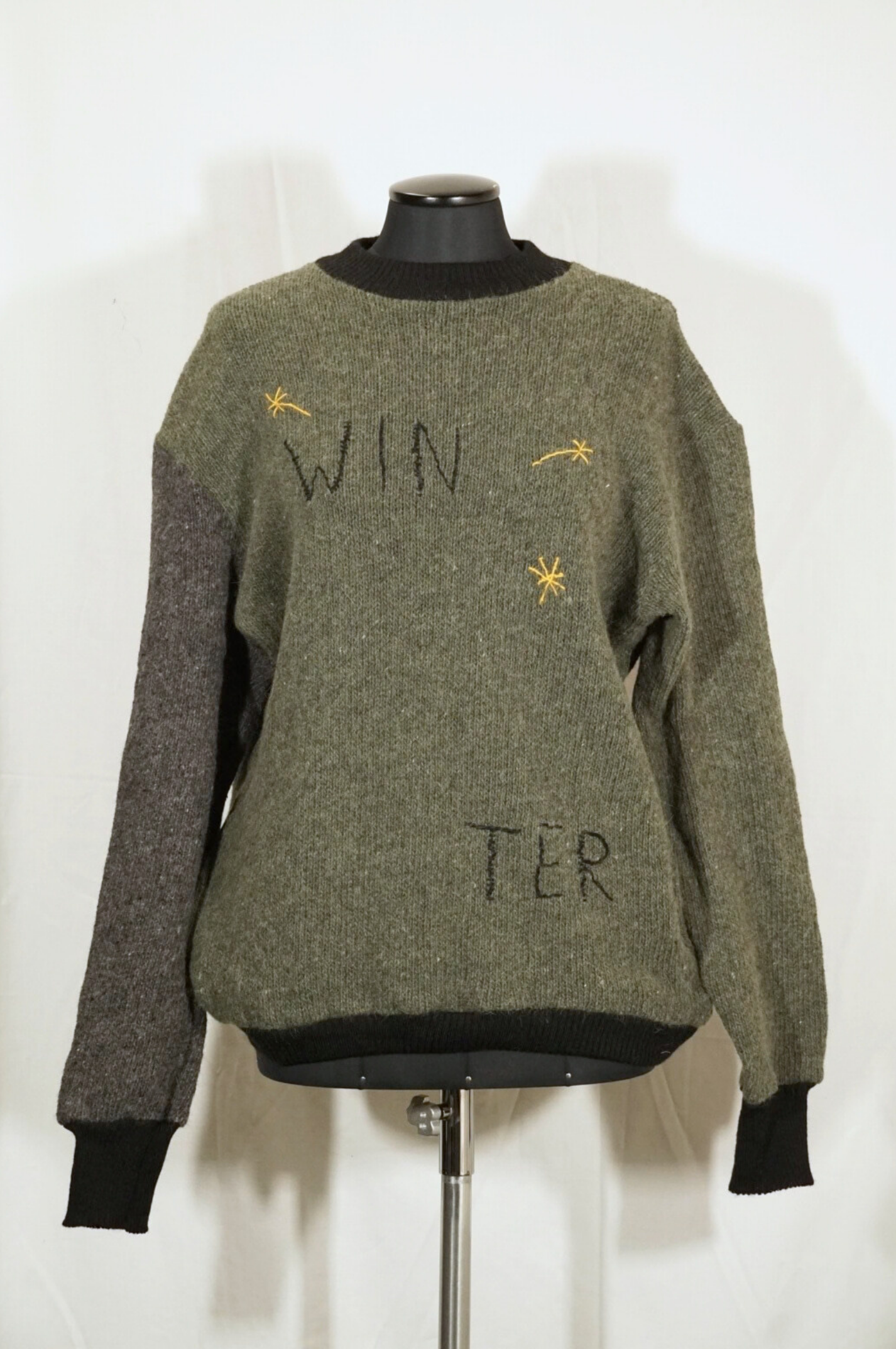 2. Hand Grünes Pullover mit Blumen L