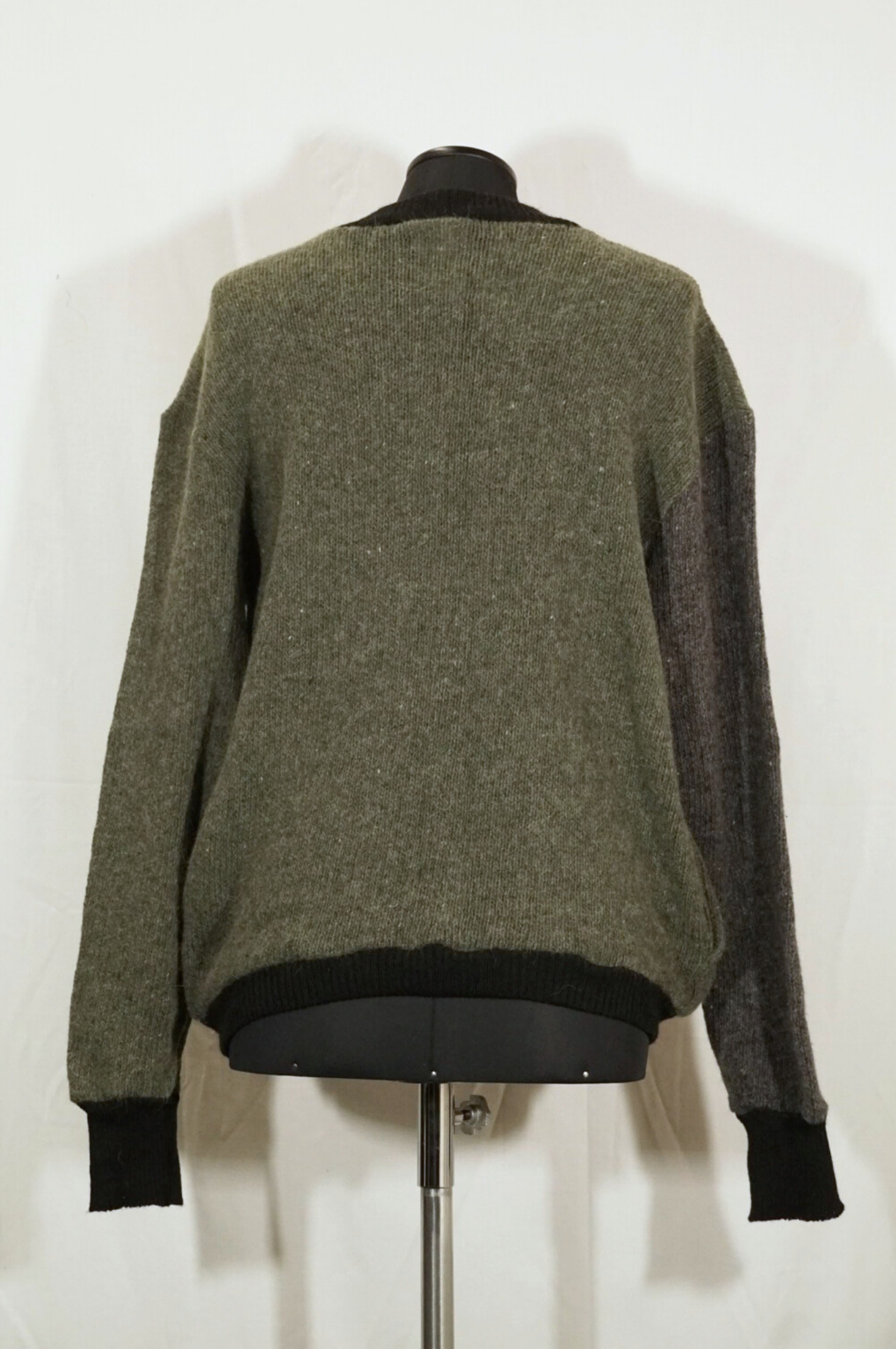 2. Hand Grünes Pullover mit Blumen L