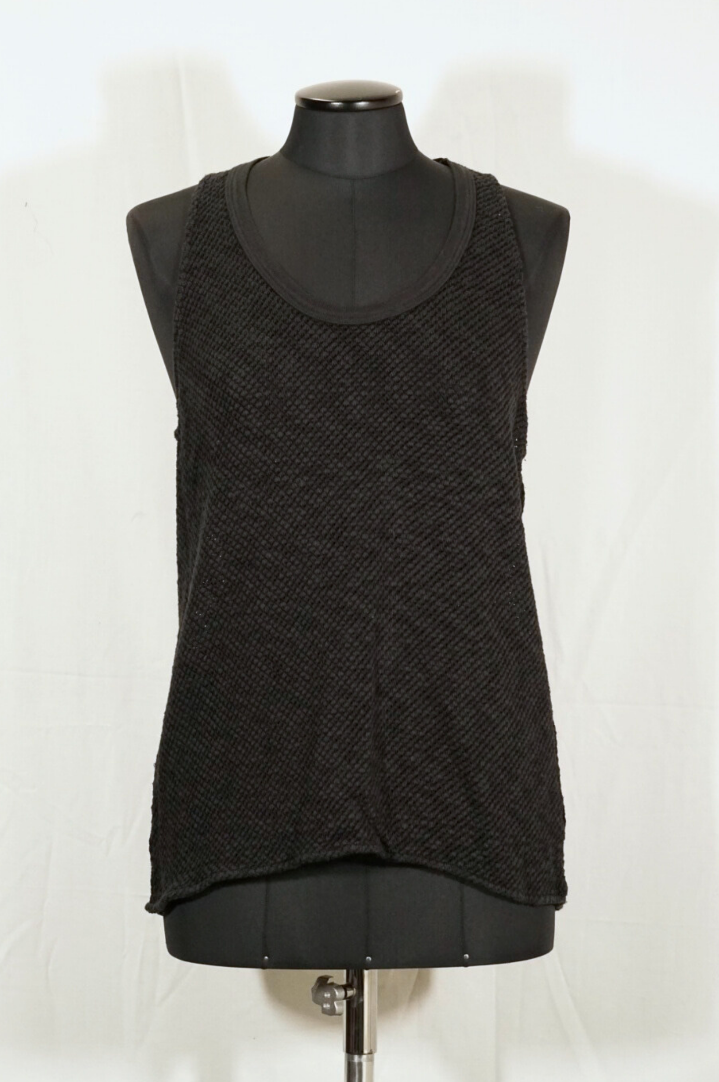 2. Hand Tank Top M