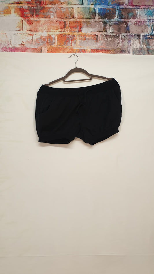 2. Short taille M noir