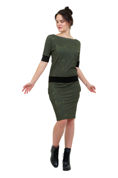 SALE Größe M Fledermauskleid Blattwerk oliv