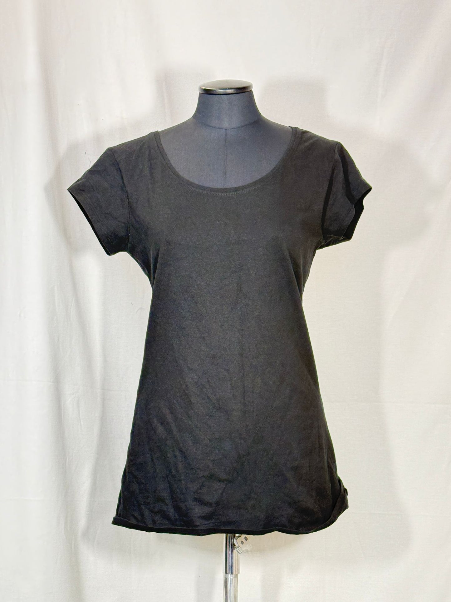 2. Hand Größe L schwarzes T-Shirt