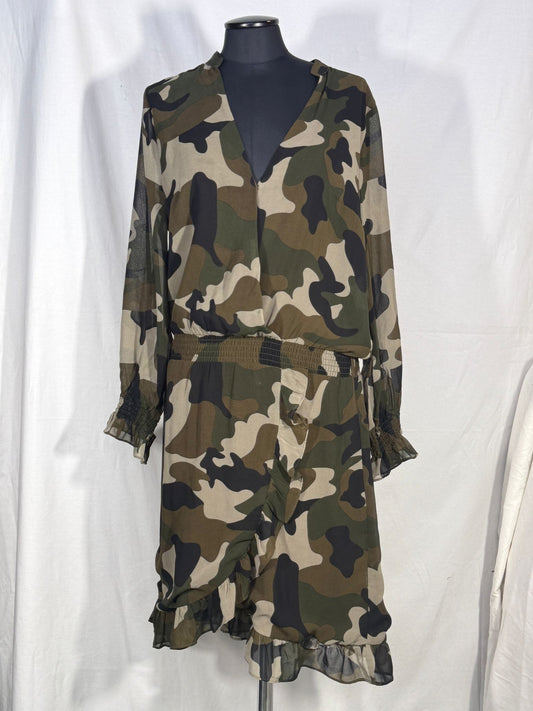 2nd Hand Size M Against War Military Dress