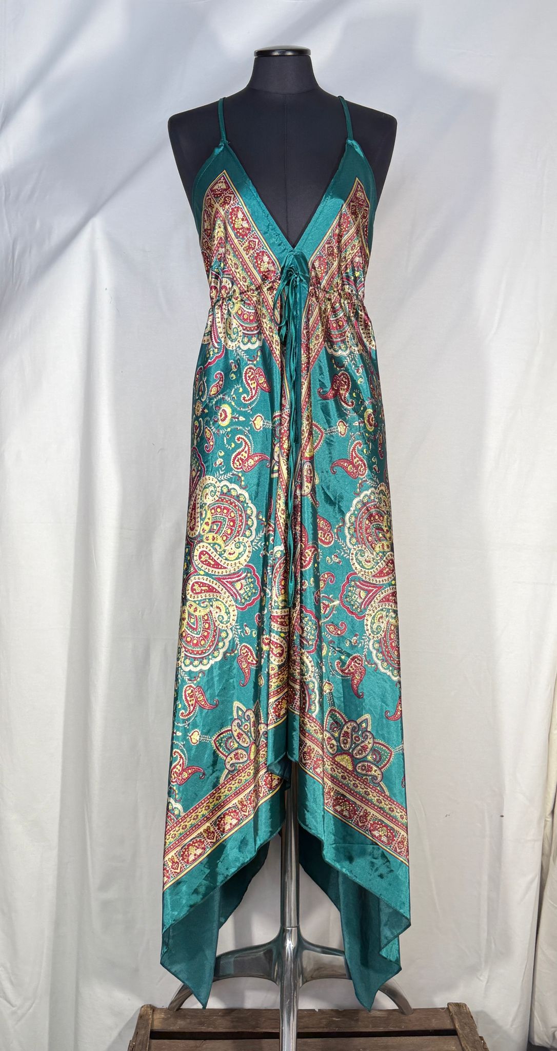 2. Hand Größe M Seiden Kleid