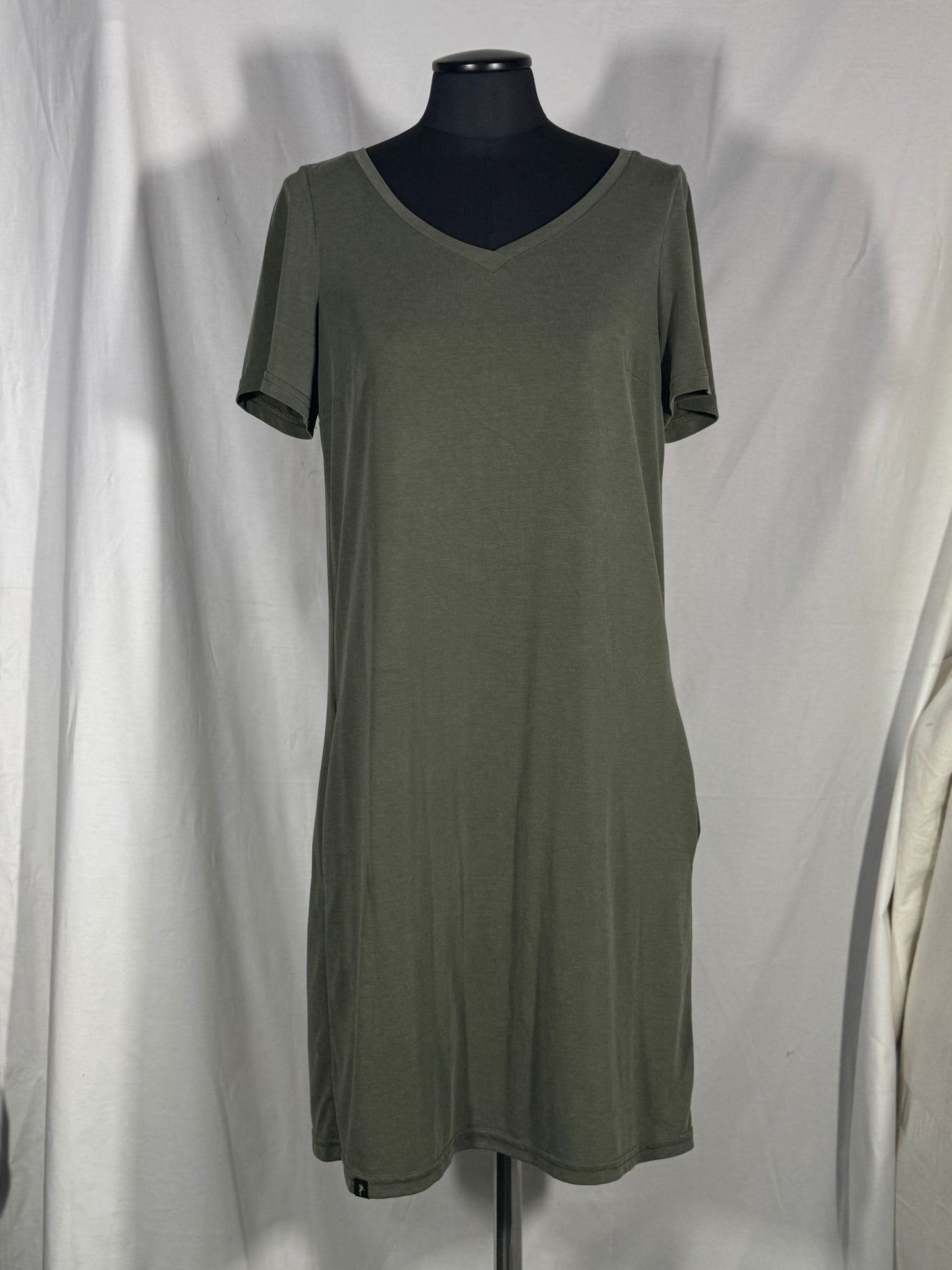 2. Hand Größe M olives T-shirt Kleid