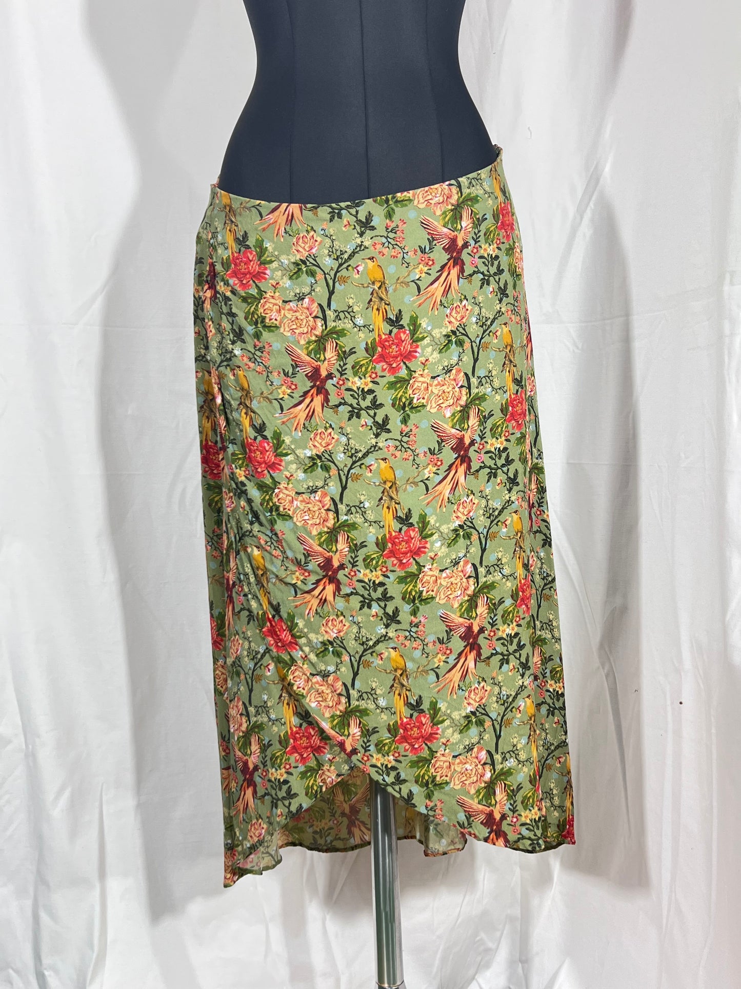 2nd hand size M Long skirt green with spring vibe