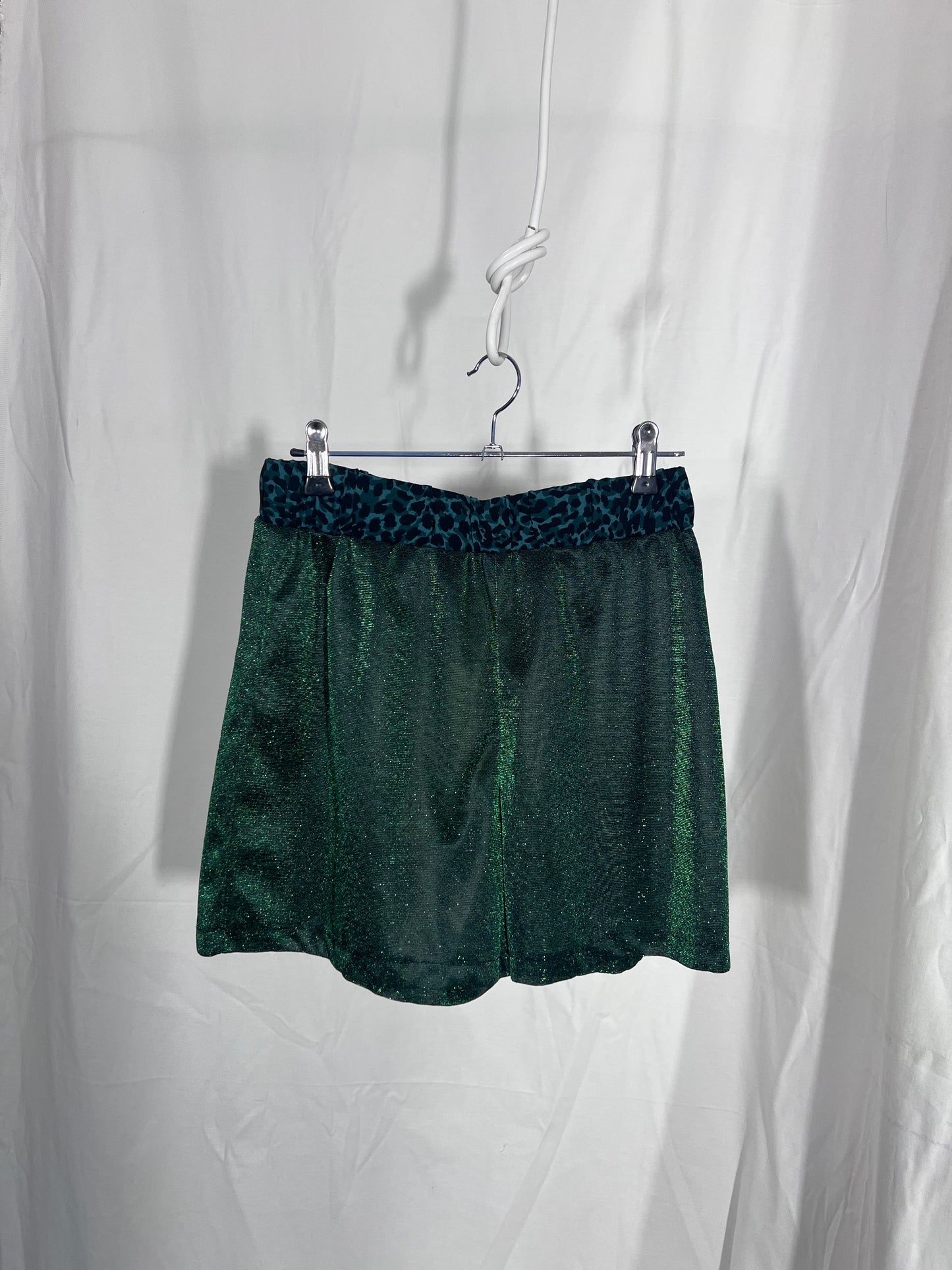 2nd hand size M shorts leo green glitter