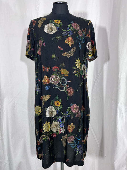 2. Hand Größe M langes schwarzes Shirtkleid mit Blumenmuster