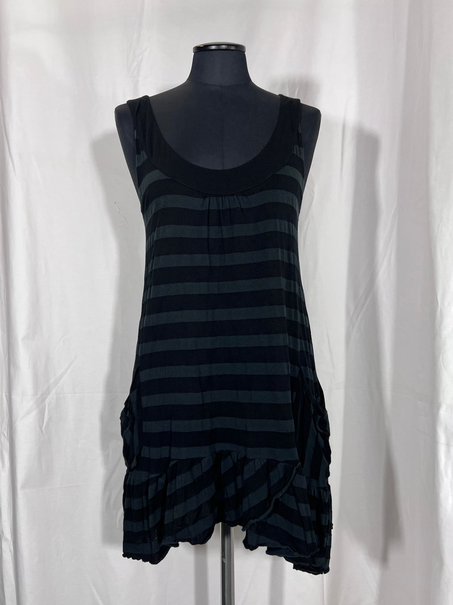 2nd hand size S, black sleeveless shirt dress