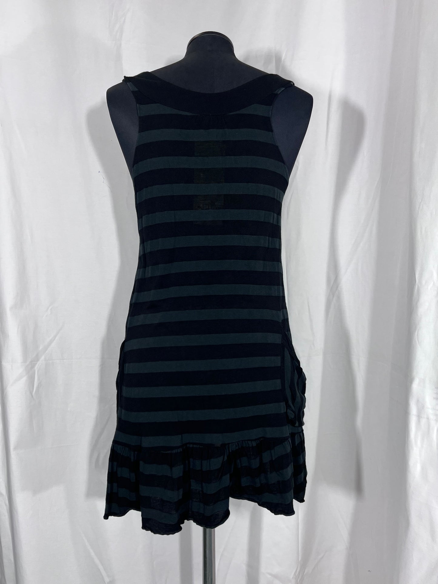 2nd hand size S, black sleeveless shirt dress