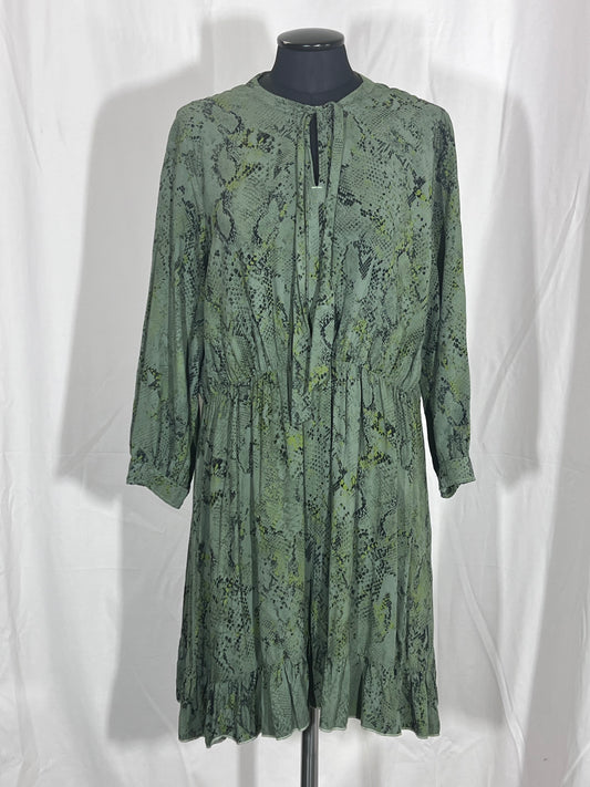 2. Hand Größe M langes grünes Kleid