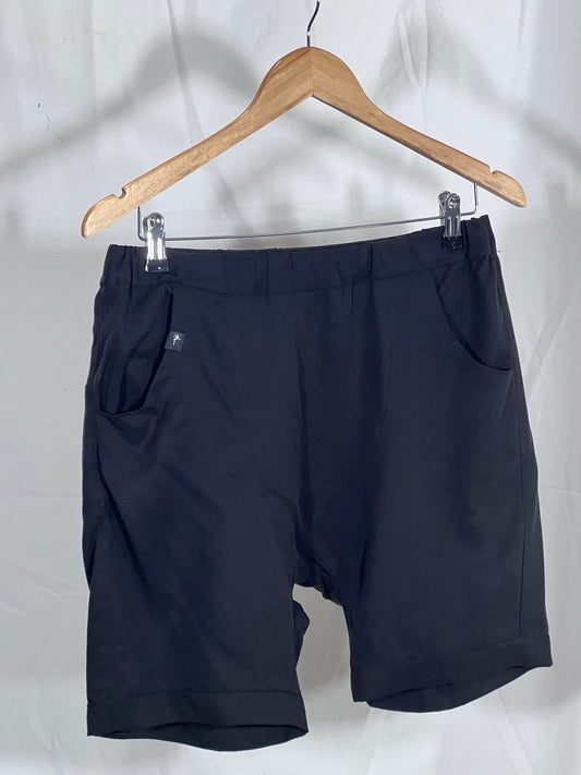 2nd hand size S black shorts