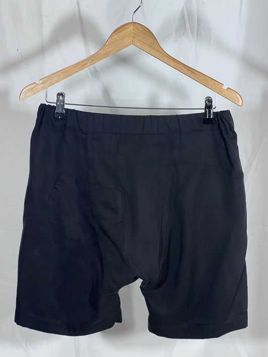 2nd hand size S black shorts
