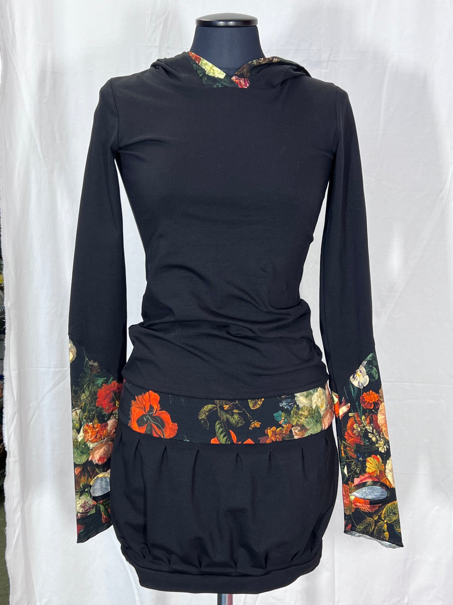 2nd hand size M leggings with squirrel print