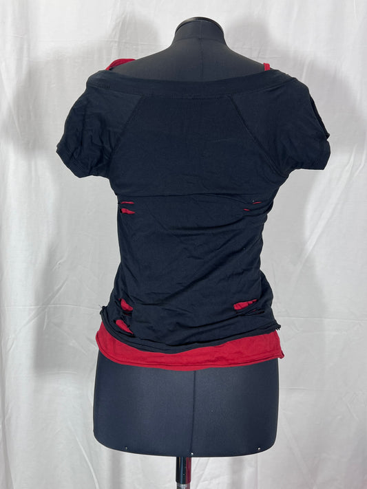 2. Hand Größe M schwarzes T-Shirt mit rotem Tang top