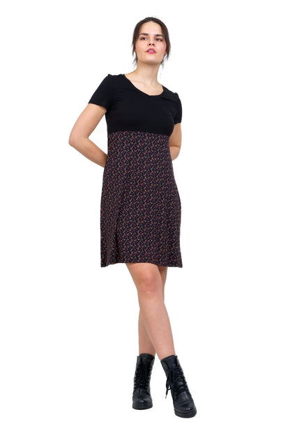 Robe à fleurs lys noir fleur rouge -